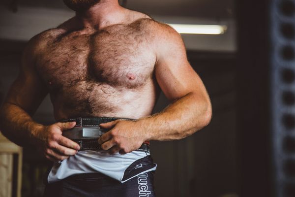 Découvrez les bienfaits de la gaine amincissante pour homme
