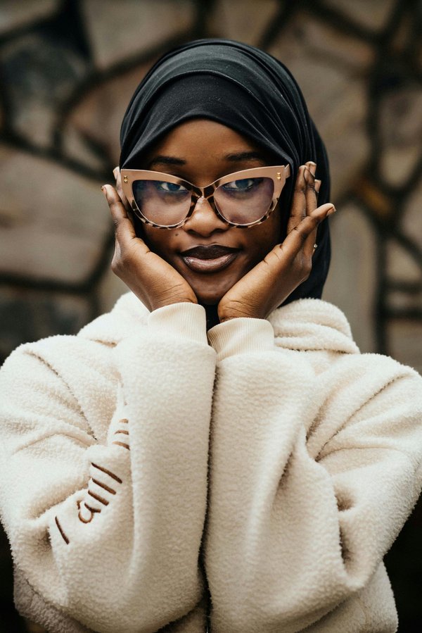 Profitez d'une expérience de confort incomparable avec le plaid à manche