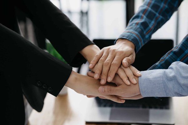 Comment assortir ses chaussures et son sac à main pour un look harmonieux ?